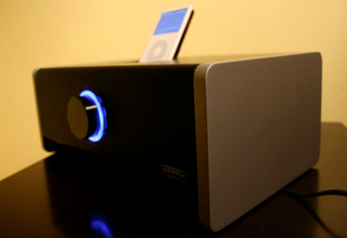 Illustration for article titled iPod Dock Bracket FINALE, Altec Lansing IMV712 vs. Griffin Amplifi